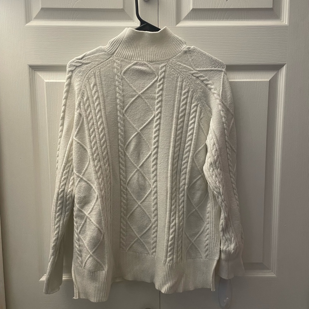 Women’s Medium Turtleneck Sweater